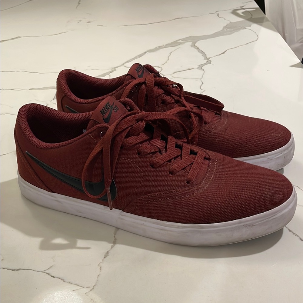 Nike Men's Red Casual Sneakers